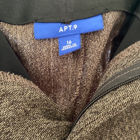 dress pants! $20 never worn tags still on ! - Picture 3 of 4